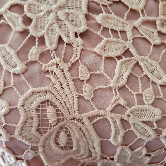 Boutique lace dress - Picture 3 of 5